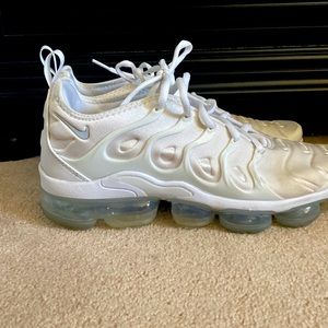 Size 9 Men’s Air Vapourmax plus